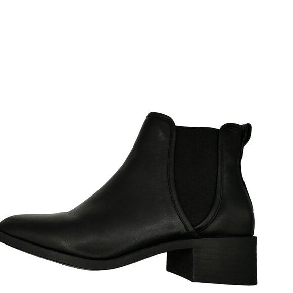 Steve Madden Dares Size 6.5 EUC Black Leather Slip On Booties Ankle Booties - Picture 3 of 7